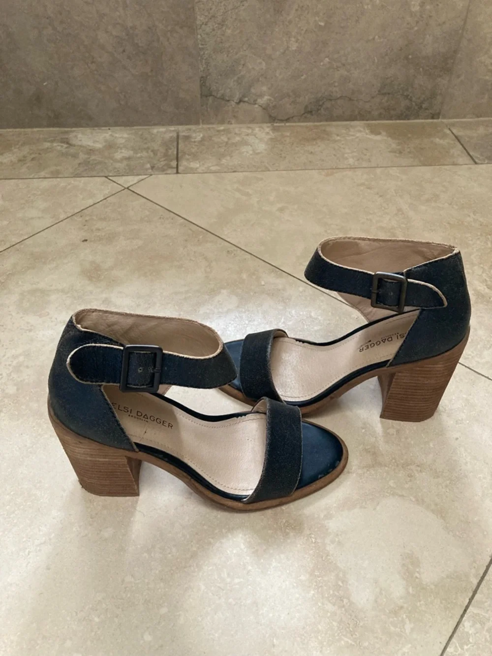 Kelsi Dagger Women’s Block Heels with Travel/Dust Bag-Size 7 - Picture 2 of 9